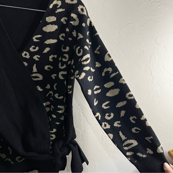 Entro Leopard Print Color Block V-Neck Wrap Sweater‎ - Picture 5 of 8